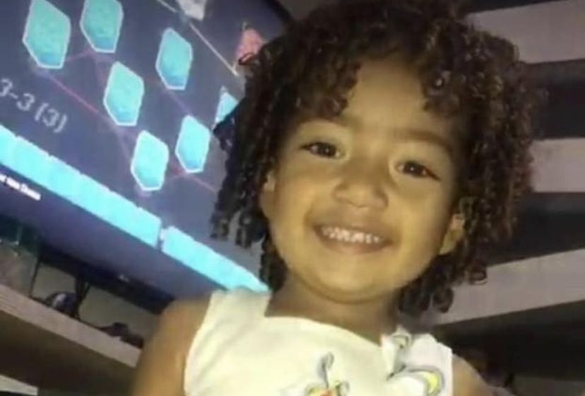  Menina de dois anos morre após ser baleada na testa na BA