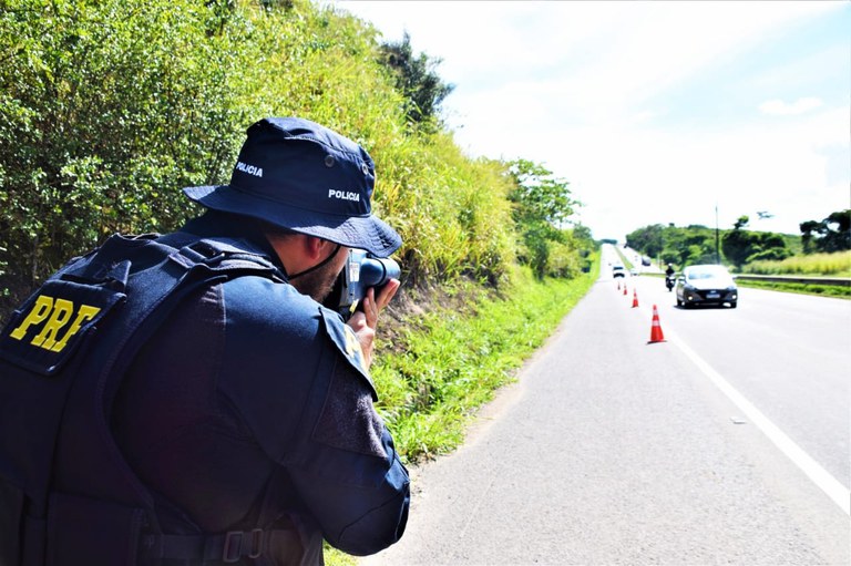  Quase 2.000 veículos acima da velocidade foram flagrados durante a Operação São João nas rodovias federais da Bahia