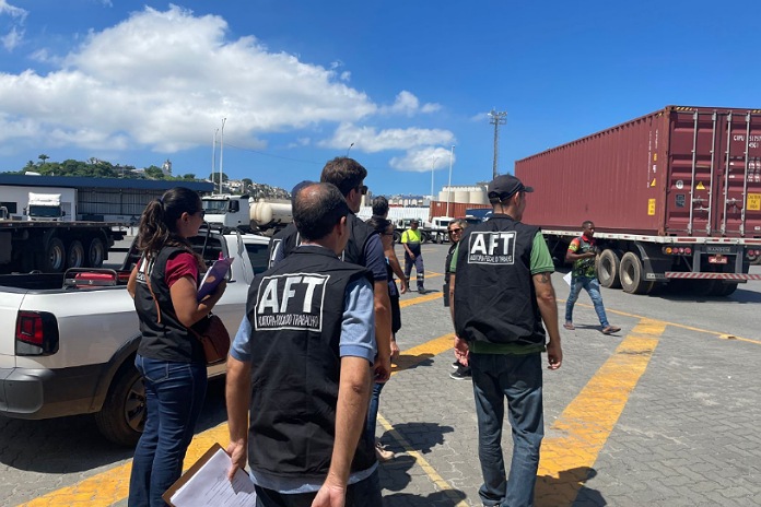  AFTs ampliam ações fiscais na Bahia e interditam pátio do Porto de Salvador