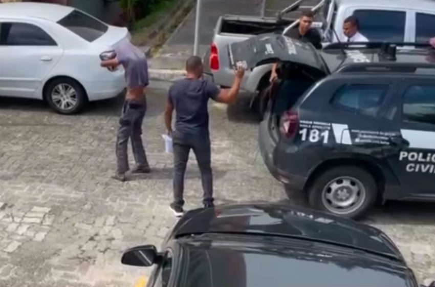  Policial e gerente de ferro-velho passam por audiência de custódia em caso de desaparecimento de jovens em Salvador