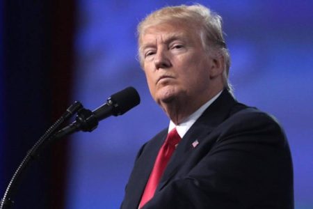  EUA isentam smartphones, computadores e chips das tarifas impostas por Trump a produtos chineses