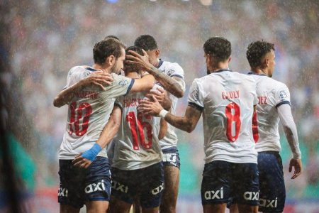  Bahia vence o Botafogo sob chuva e emplaca quinto triunfo seguido
