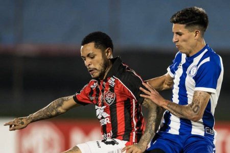  Com golaço no fim, Vitória vence e só depende de si na Sul-Americana