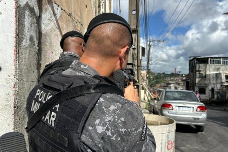 Dois homens são presos suspeitos de furto de motos em Salvador