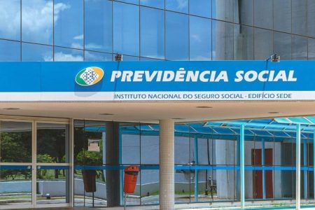 Justiça bloqueia bens de suspeitos de fraude em descontos ilegais contra aposentados do INSS