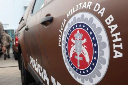  Mulher em situação de rua é presa após assaltar idosa dentro de ônibus em Salvador