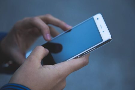  Quatro em cada dez brasileiros já foram alvo de golpes por telefone ou internet