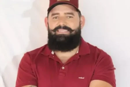  Cantor de forró morre após passar mal durante show em Juazeiro