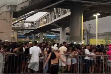  ‘Engarrafamento de pessoas’ marca saída do público no São João no Parque de Exposições