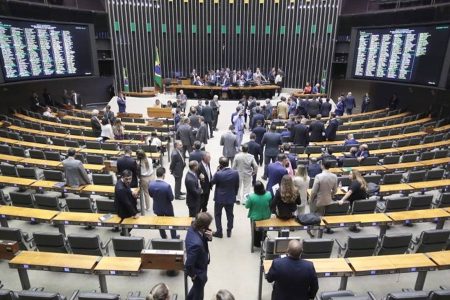  Câmara derruba aumento do IOF e impõe derrota ao governo
