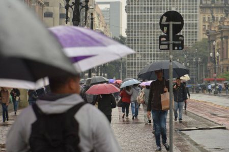  Mais de 70 cidades da Bahia seguem sob alerta de chuvas fortes; risco de alagamentos preocupa autoridades