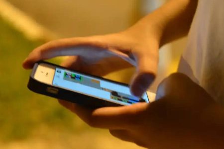  Últimas Notícias Esportes Segurança Política Resenhas Colunistas Programas Clima Min 20ºc – Max 26ºc Salvador Adolescente gasta R$ 5,6 mil do avô escondido para jogar online em Feira de Santana