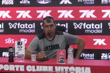  Carille reconhece que Vitória deve melhorar parte física para suportar resultados