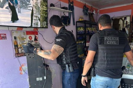  Polícia Civil desarticula cassino clandestino e apreende máquinas de jogos em Jequié