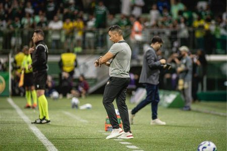  Jair Ventura comemora empate com o Palmeiras: “Levamos um ponto importante”