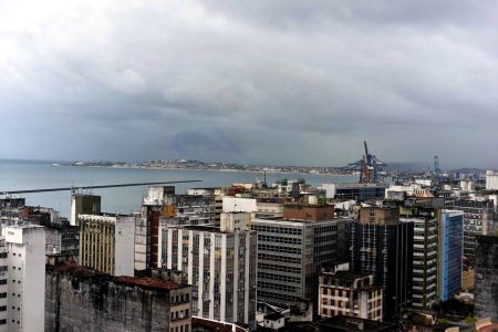  Tempo em Salvador deve melhorar, mas previsão ainda é de chuva para este domingo