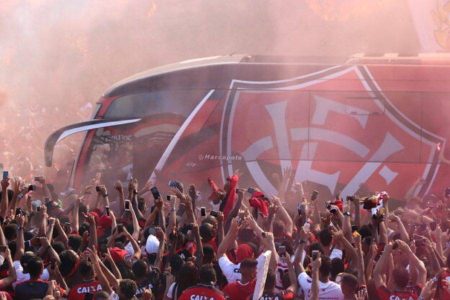  “Aeronego”: torcida do Vitória se mobiliza para apoio em embarque ao último jogo fora de casa
