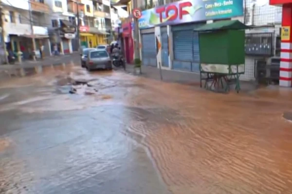  Cinco bairros ficam sem água após rompimento de adutora em Salvador