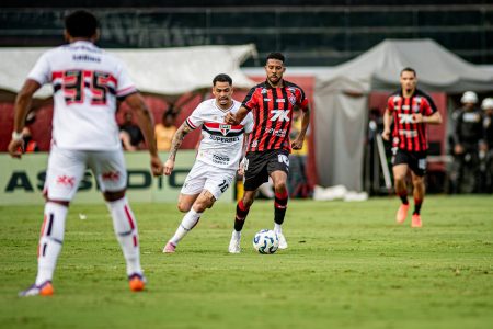  ESCAPOU! Vitoria vence o São paulo e evita rebaixamento no Barradão