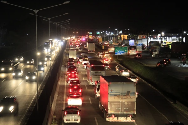  PRF prevê aumento de até 35% no tráfego da BR-324 durante Natal e Ano Novo; veja outras rodovias