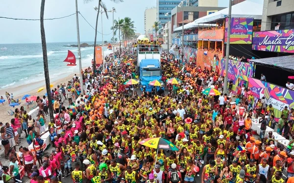  Carnaval de Salvador tem 500 vagas abertas para cordeiros; veja remuneração