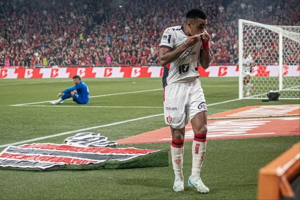  Ex-Vitória, Alerrandro volta ao Brasil para jogar por rival do Leão na Série A