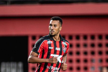  Lucas Braga consegue rescisão na Justiça e deixa o Vitória após impasse e alerta em exames