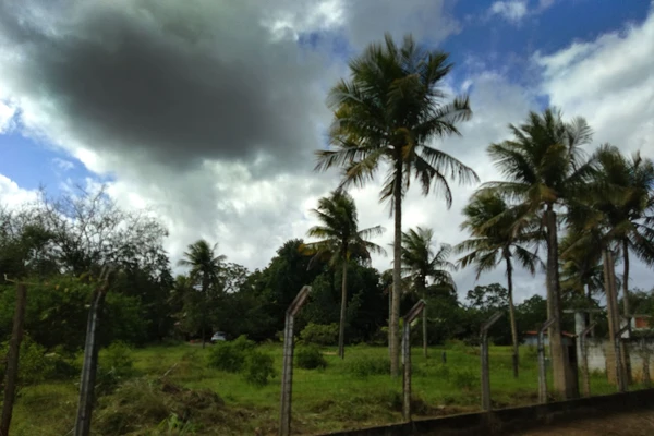  Sob alerta laranja para chuvas intensas, Feira de Santana tem apagão e previsão de temporais