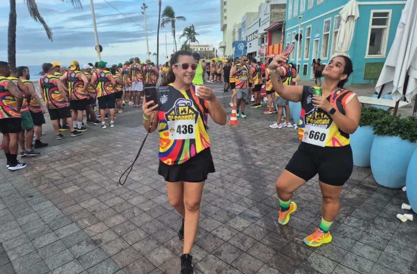  Corrida etílica reúne 500 pessoas que correm e bebem, não necessariamente nesta ordem
