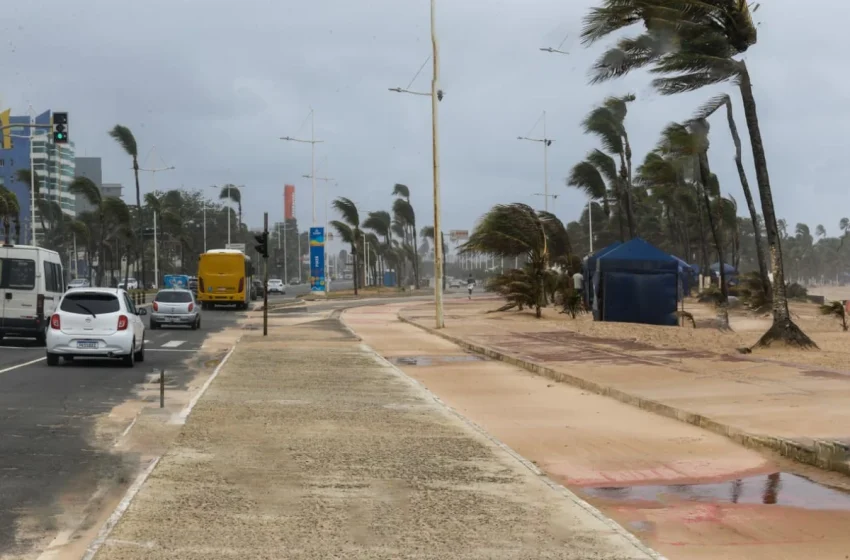  ZCIT provoca chuva forte com trovoada na Bahia; veja alerta