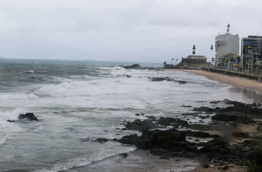  Salvador entra em estado de atenção por fortes chuvas, diz Defesa Civil
