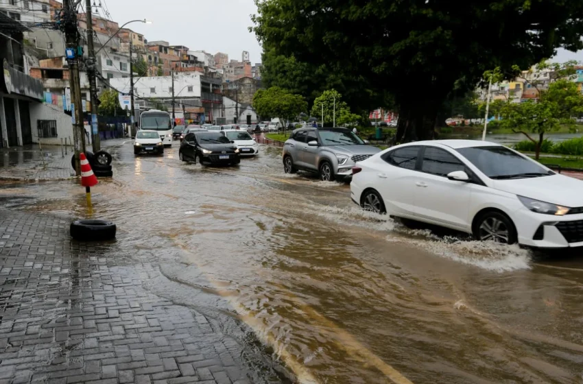  Chuva causa alagamentos em Salvador; confira previsão para esta quinta (23)