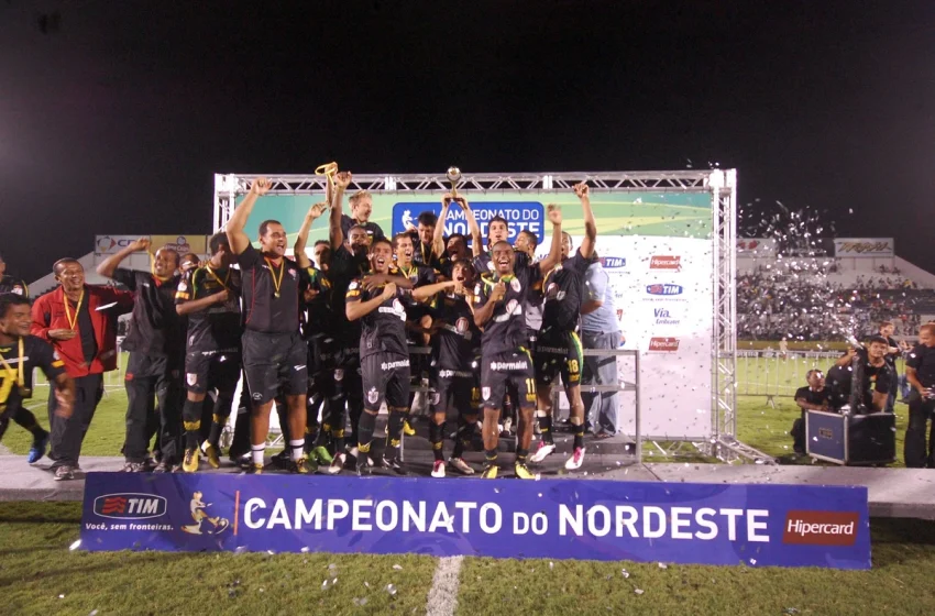  Após 16 anos, Vitória volta a decidir uma Copa do Nordeste e terá final inédita contra o Fortaleza