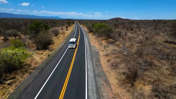 Trecho da BR-242 é totalmente interditado após acidente na Chapada Diamantina
