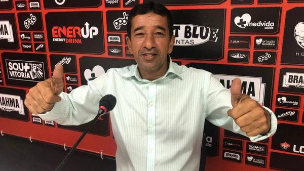  Ex-setorista do Vitória, radialista Tony Carneiro morre aos 58 anos