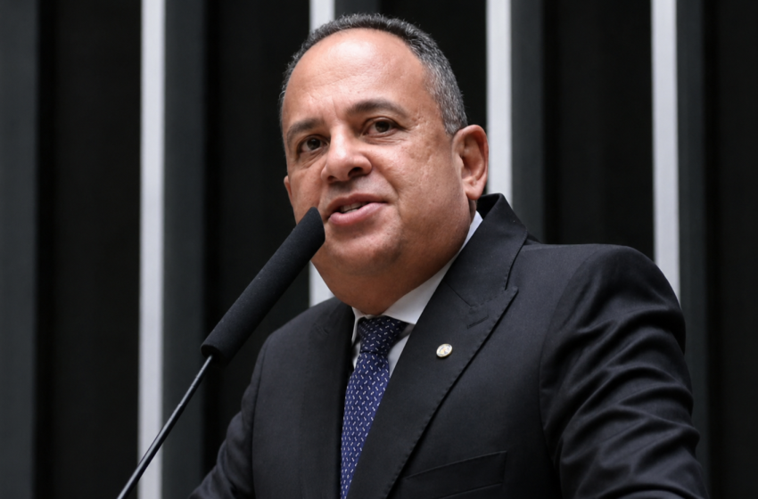  Projeto de Jorge Araújo proíbe cobrança de estacionamento a funcionários