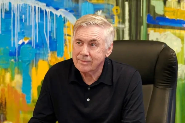  Ancelotti retorna ao Brasil e inicia planejamento da Seleção para a Copa do Mundo de 2030