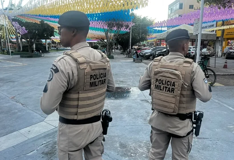  Polícia Militar reforça efetivo e intensifica policiamento a pé em Dias d’Ávila