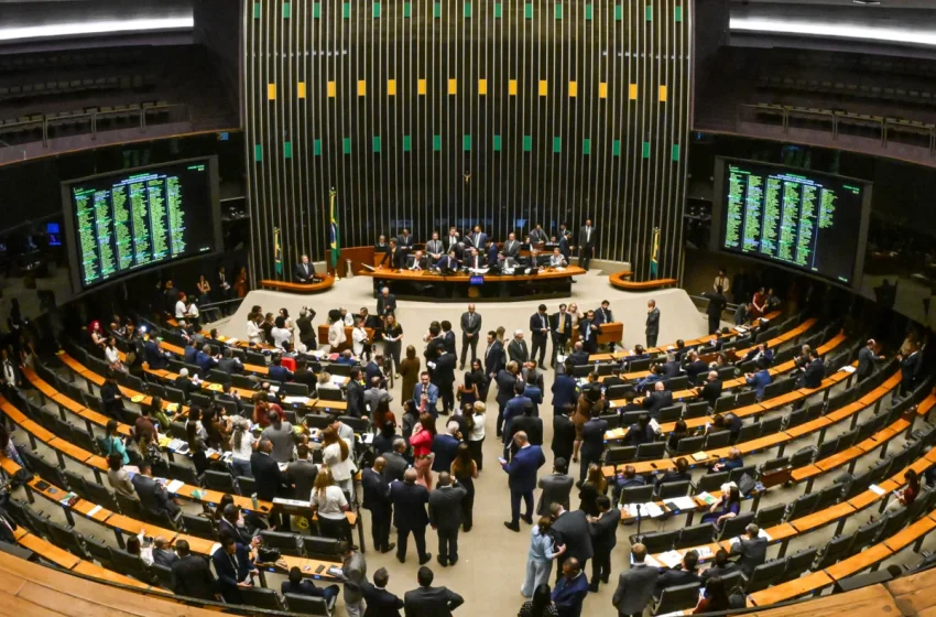  Câmara aprova urgência da proposta que torna crime a misoginia