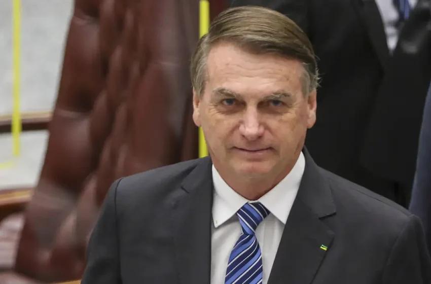  Alexandre de Moraes decide manter Bolsonaro em prisão domiciliar